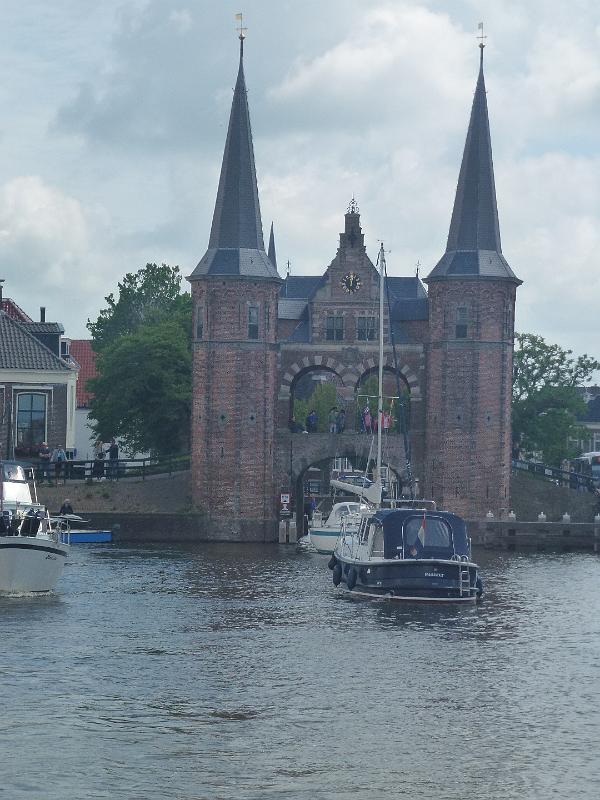 f0312776.jpg